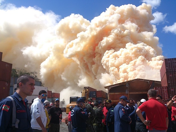 Imagem do incêndio no depósito de fertilizantes. Foto: Gabriela Machado RBS TV